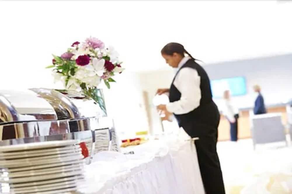 ไอโฮเทล แอนด์ คอนเฟอเรนซ์เซ็นเตอร์ แชมเพน Hotel แชมเปญ ภายนอก รูปภาพ