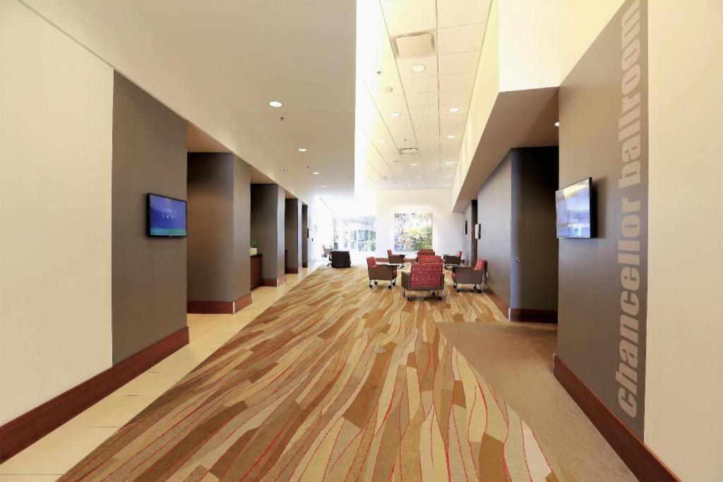 ไอโฮเทล แอนด์ คอนเฟอเรนซ์เซ็นเตอร์ แชมเพน Hotel แชมเปญ ภายนอก รูปภาพ