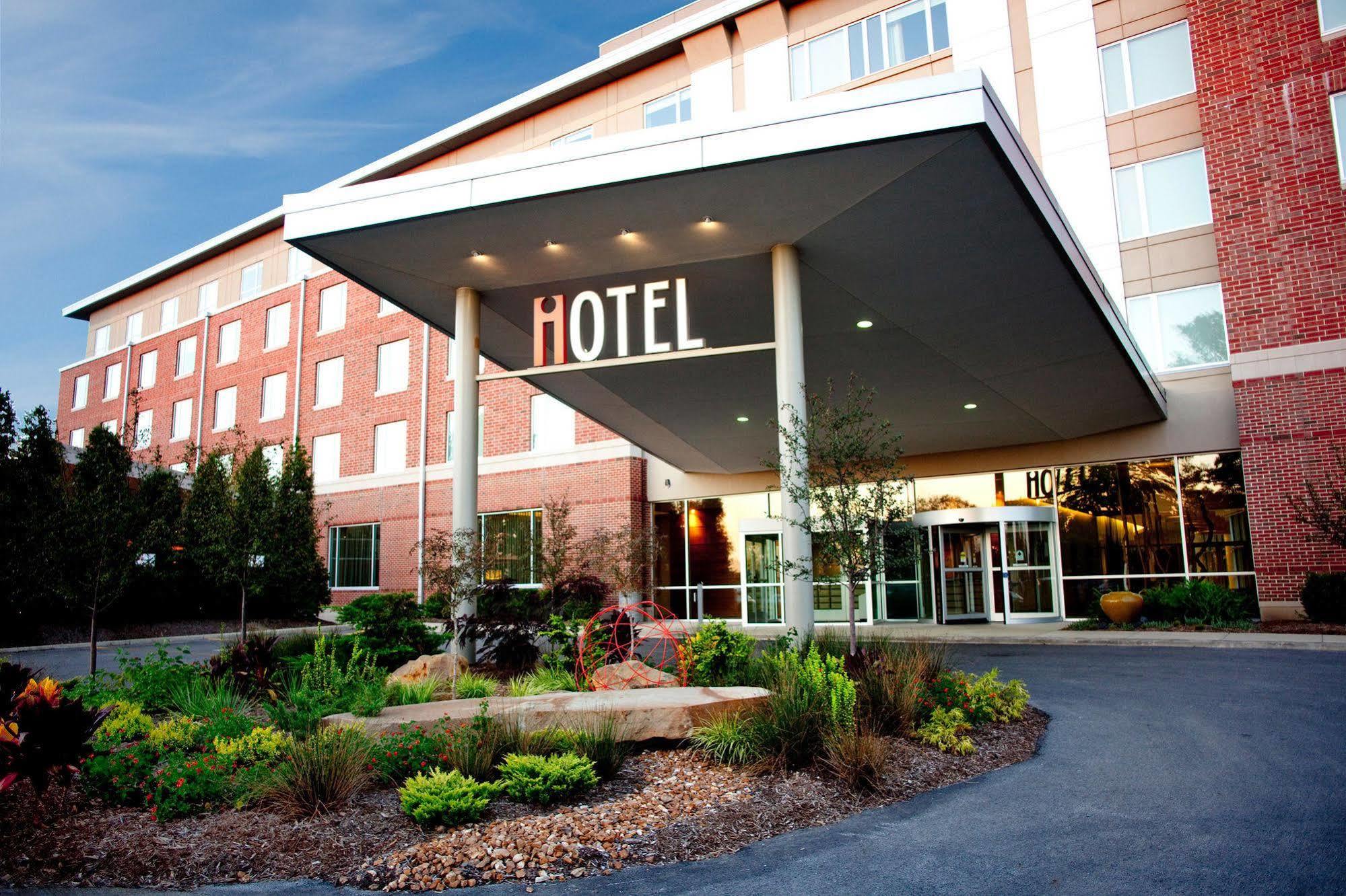 ไอโฮเทล แอนด์ คอนเฟอเรนซ์เซ็นเตอร์ แชมเพน Hotel แชมเปญ ภายนอก รูปภาพ