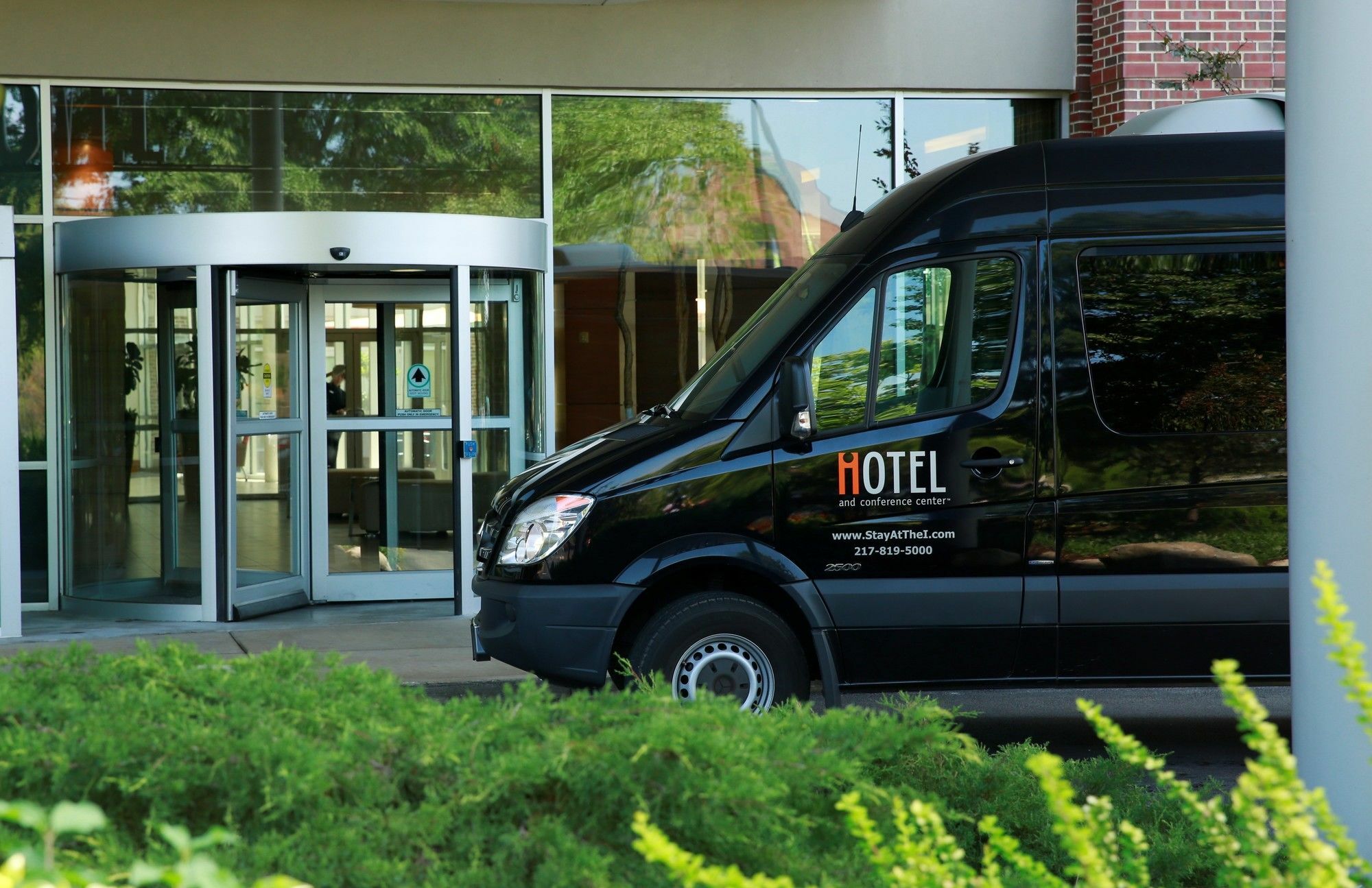ไอโฮเทล แอนด์ คอนเฟอเรนซ์เซ็นเตอร์ แชมเพน Hotel แชมเปญ ภายนอก รูปภาพ