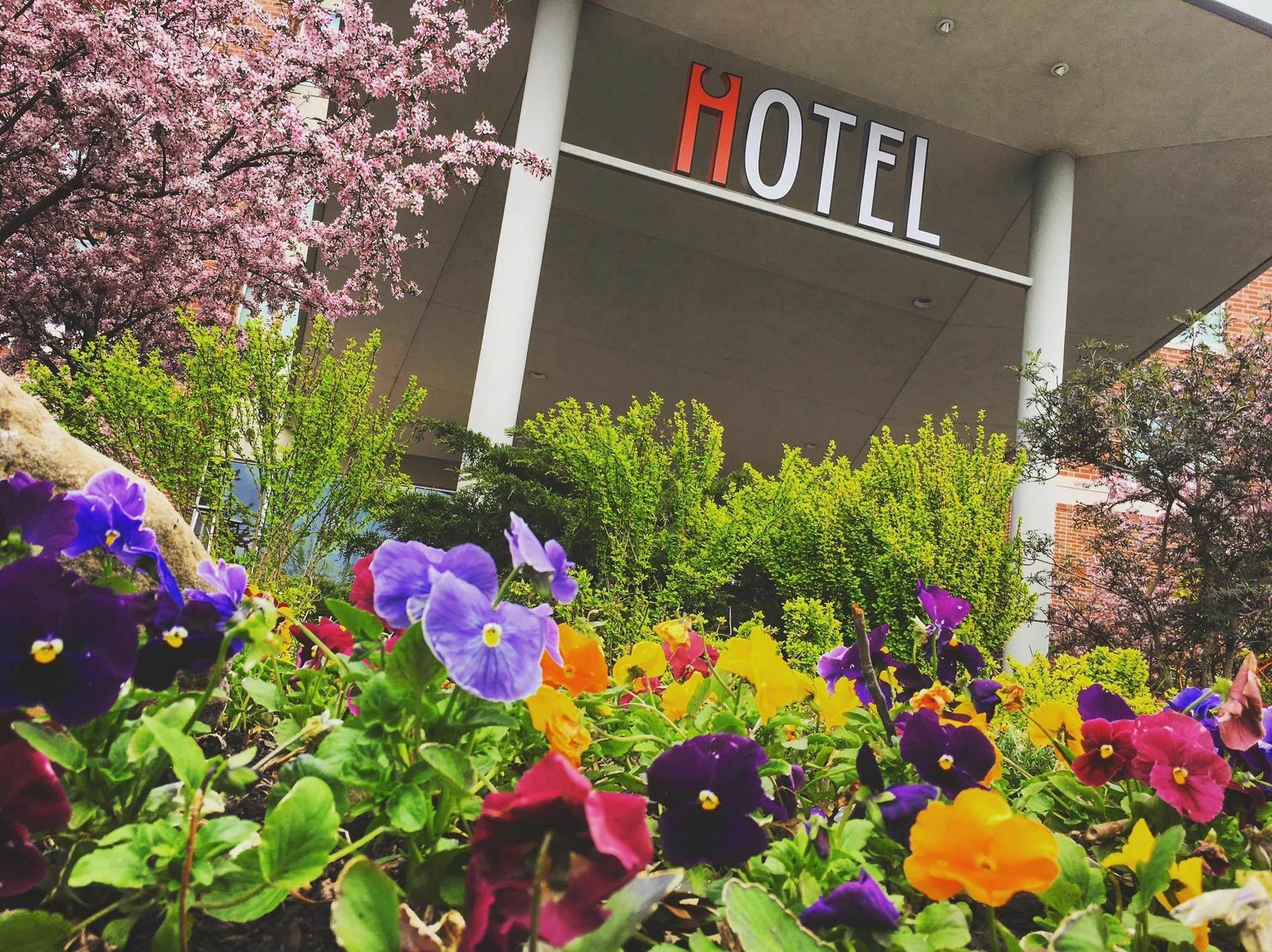 ไอโฮเทล แอนด์ คอนเฟอเรนซ์เซ็นเตอร์ แชมเพน Hotel แชมเปญ ภายนอก รูปภาพ